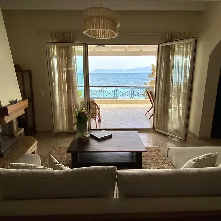 Front Litore Villa Mesongí