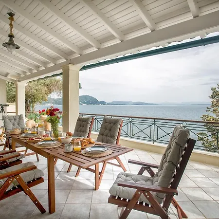 Villa Front Litore Mesongí