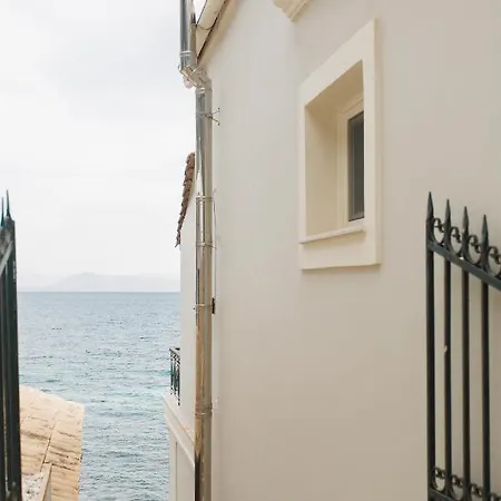 Front Litore Villa Mesongí